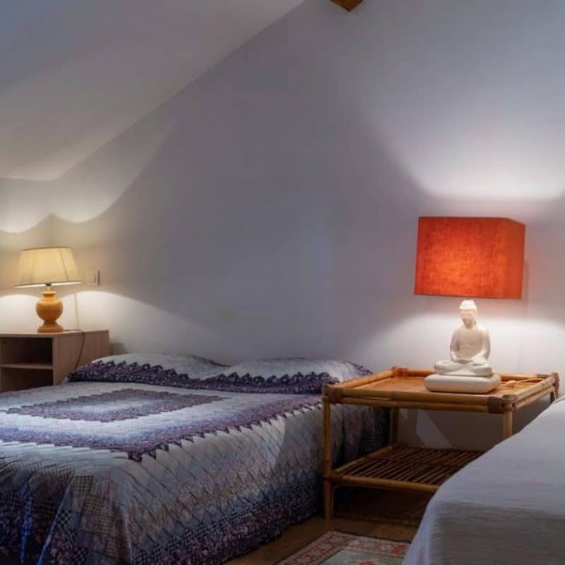 Une grande chambre double